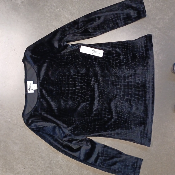 Andrea Jovine Tone on Tone Velour Top NWT - Picture 2 of 7